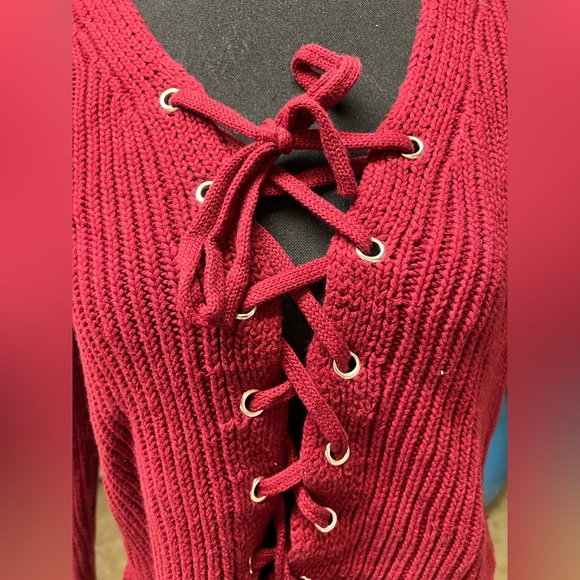 Red lace up knit sweater - Picture 3 of 4